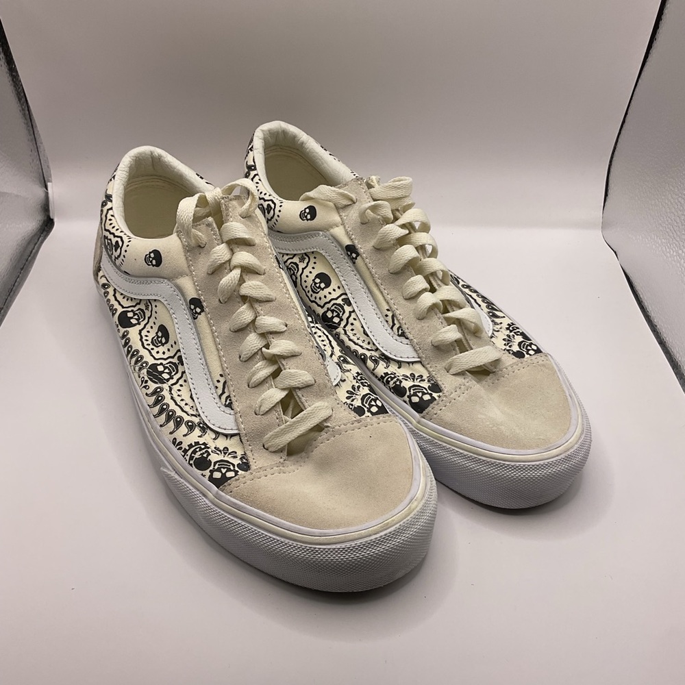 Vans Style 36 Bandana Skate Shoe White Cream w/Black Skull Pattern Size 9M 10.5W